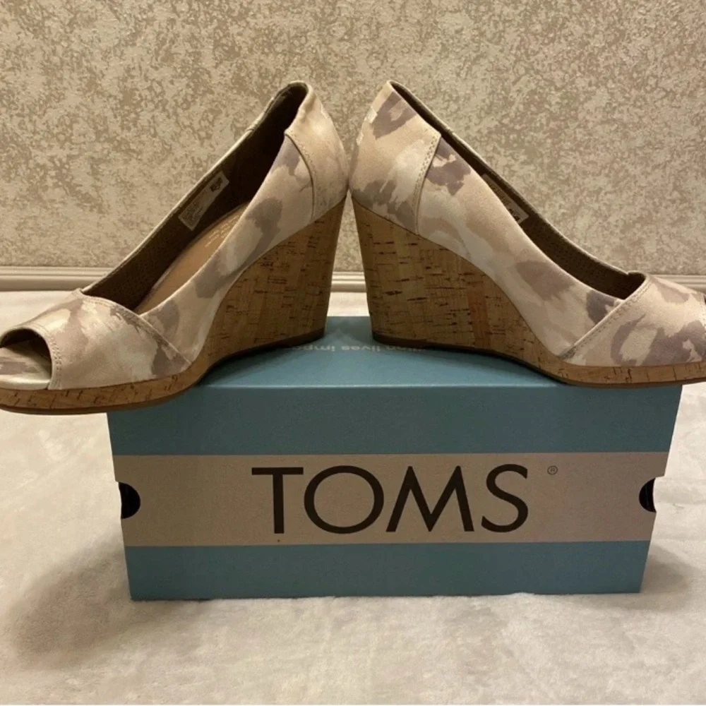 TOMS Beige Camouflage Cork Wedge Peep Toe
